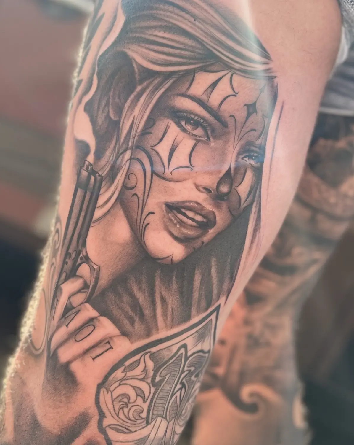 Skin City Tattoo & Piercing Tattoo auf der Hand