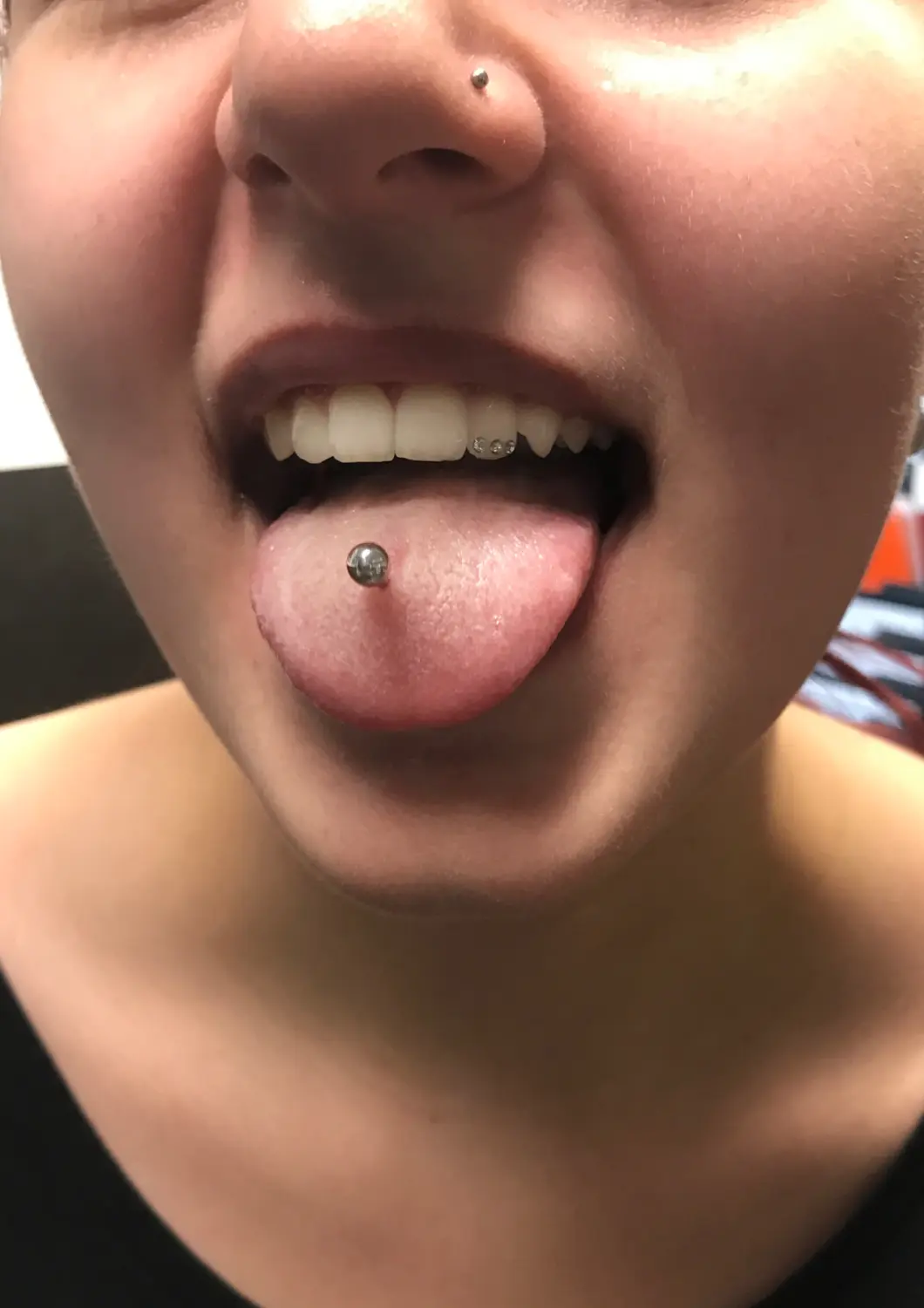 Skin City Tattoo & Piercing auf der Zunge